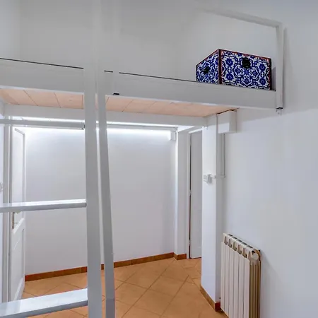 Pinacoteca - Art Behind The 2 Towers Apartment Bologna