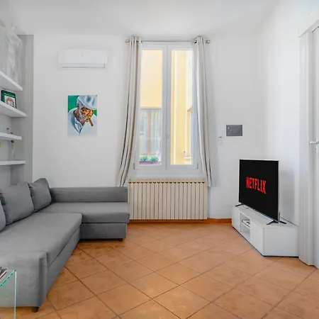 Pinacoteca - Art Behind The 2 Towers