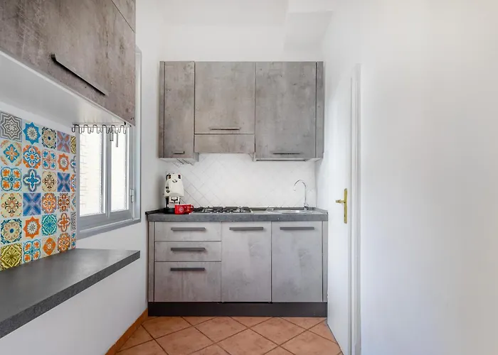 Pinacoteca - Art Behind The 2 Towers *