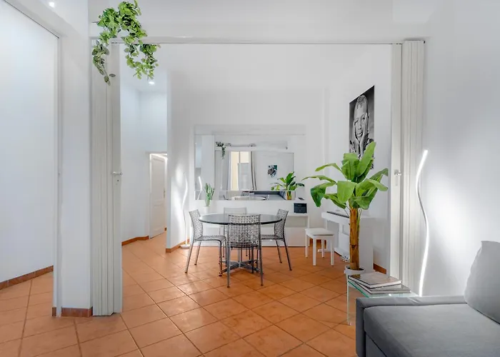 아파트 Pinacoteca - Art Behind The 2 Towers *